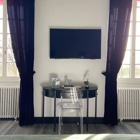 Domaine De Montcausson Konukevi 4*