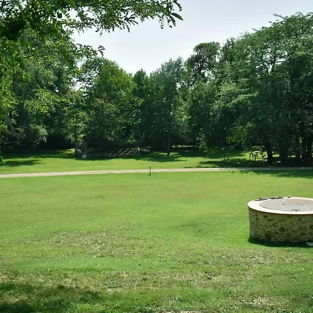 Domaine De Montcausson Konukevi 4*