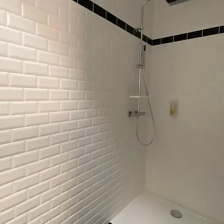 Konukevi Domaine De Montcausson 4*